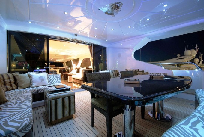 AFRICAN CAT - Aft Seating And Dining